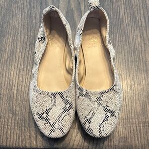 Vince Camuto flats size 11